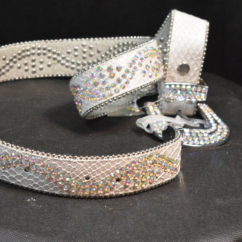 White Rhinestone Leather Belt M/L NWT - Picture 11 of 15